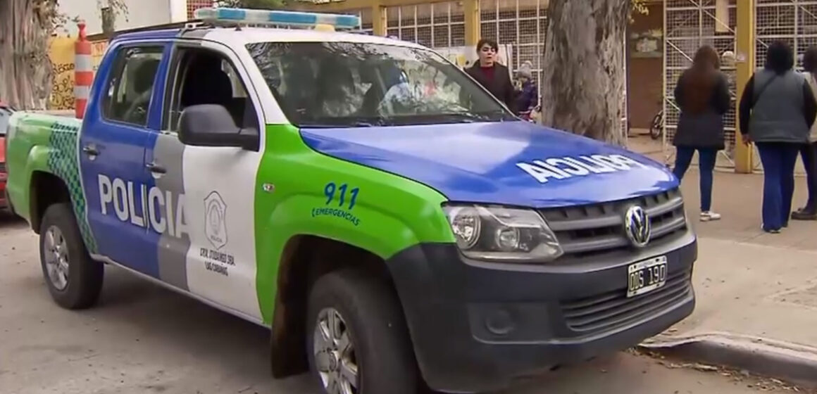 Le robaron la moto y la encontró en Instagram: adolescentes la mostraban junto a armas de fuego