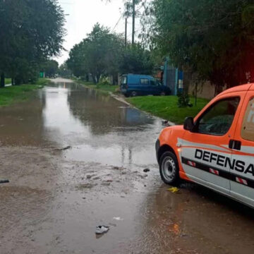 Fuerte tormenta en Mar del Plata: cortes de luz, calles anegadas y daños materiales