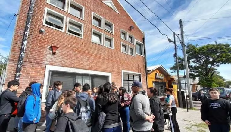 coelgio-arma Preocupación en la Escuela 58: alumnos amenazados tras el ingreso de un arma al establecimiento