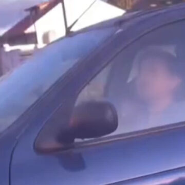 Preocupación en Mar del Plata: filmaron a un niño manejando por avenida Jara con amigos a bordo