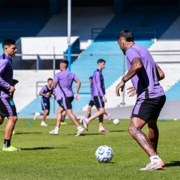 Aldosivi se enfrenta a Racing en un cruce clave para seguir escalando en la tabla