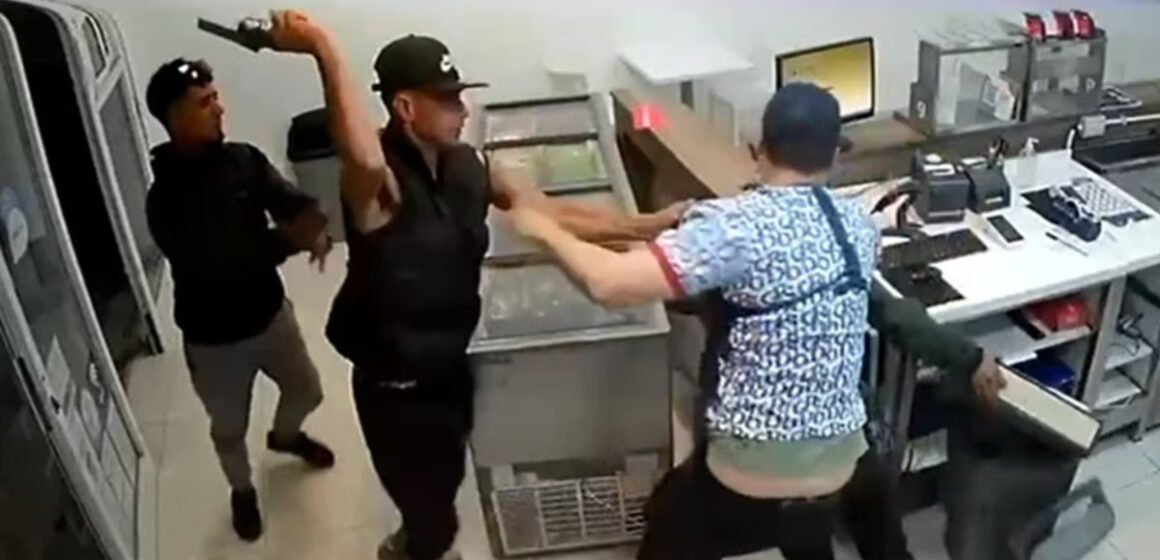 Violento asalto en una heladería de Mar del Plata: un ladrón terminó herido de bala