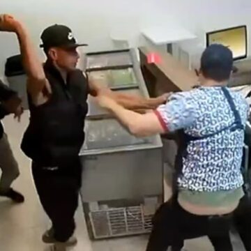 Violento asalto en una heladería de Mar del Plata: un ladrón terminó herido de bala