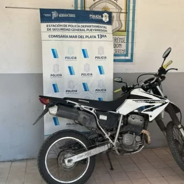 Violento asalto nocturno: una joven fue baleada tras el robo de su moto