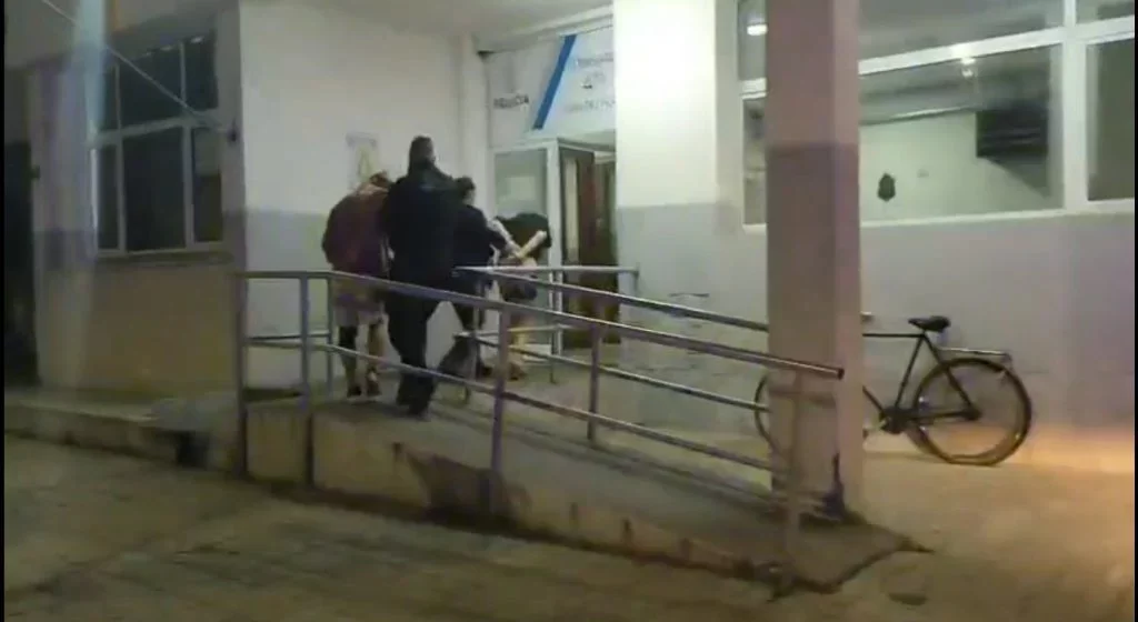 Dos jóvenes detenidos en Don Bosco mientras forzaban un Fiat Uno de madrugada