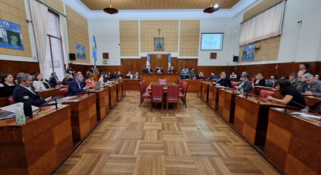 El Concejo Deliberante redefinió su estructura política y oficializó un amplio equipo de colaboradores