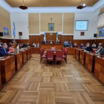 El Concejo Deliberante redefinió su estructura política y oficializó un amplio equipo de colaboradores