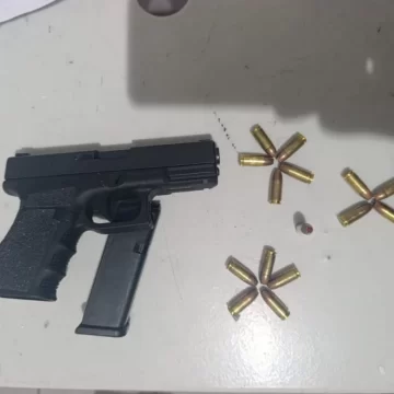 Discusión de tránsito en Los Troncos terminó con un hombre apresado por amenazar con un arma