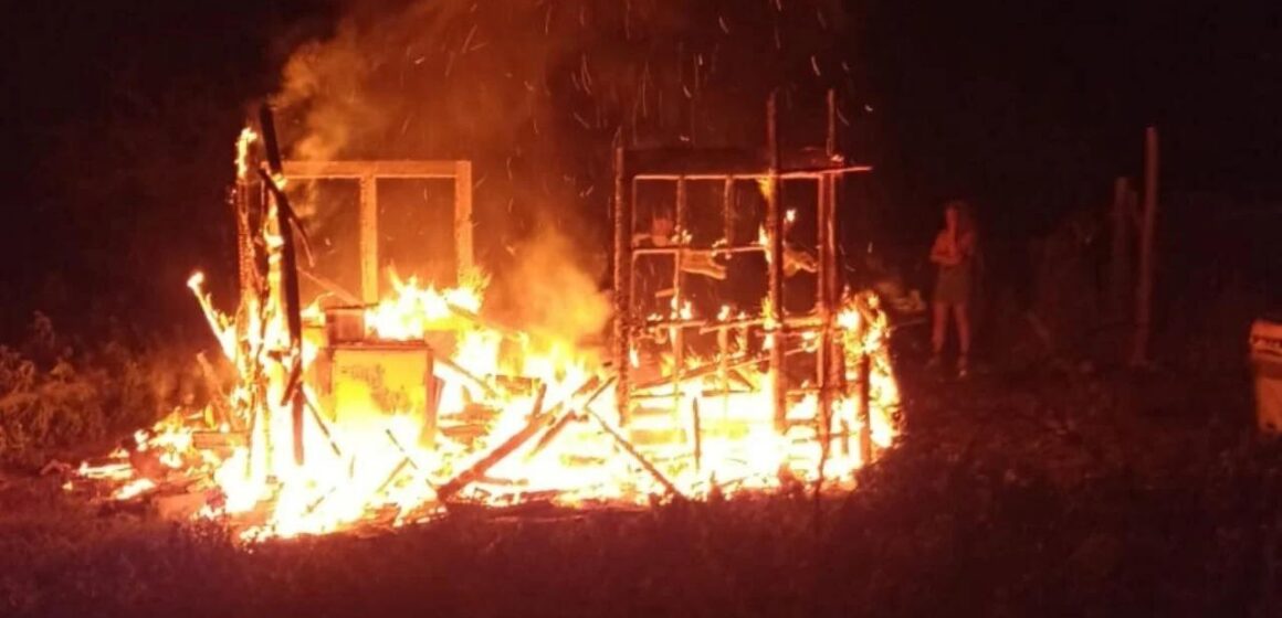 Importantes daños tras un incendio en una vivienda de Colinas de Peralta Ramos