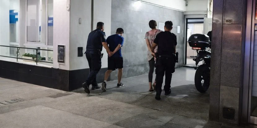 rito Allanan una vivienda en Nueva Pompeya y encuentran restos de animales en medio de un ritual: dos personas imputadas