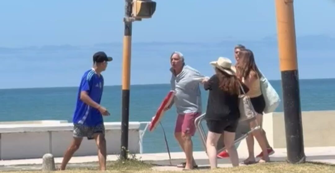 Le sacaron la cadena de oro a un turista en Mar del Plata y todo quedó grabado por cámaras