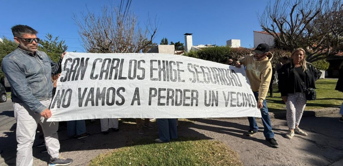 “No nos acostumbramos a la inseguridad”: vecinos San Carlos protestan en COM tras motochorros