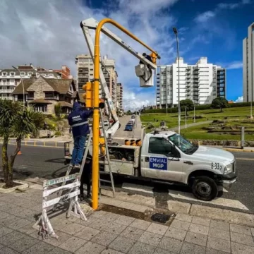 Nuevo semáforo en Peralta Ramos y 8 mejora el tránsito costero pero elimina 20 cocheras
