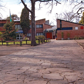 El Colegio Atlántico del Sur prohíbe el uso de celulares en la secundaria