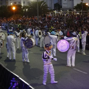 Colores, ritmo y alegría: el Corso Central del Carnaval iluminó Mar del Plata