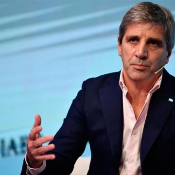 Caputo confirma que se postergará la nueva metodología para medir la inflación tras la renuncia de Lavagna en el INDEC