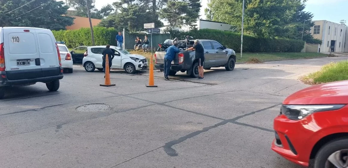 fot choque Dos motociclistas fueron derivados al Hospital Interzonal tras chocar de frente con un auto en Beruti y David Ortega