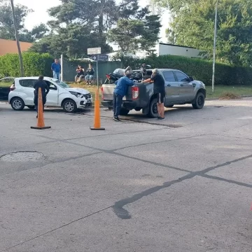 Dos motociclistas fueron derivados al Hospital Interzonal tras chocar de frente con un auto en Beruti y David Ortega