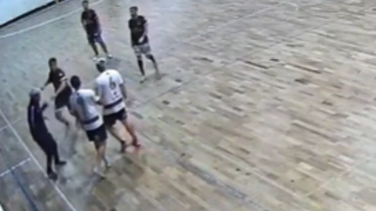 papai mal-jpg Partido de fútbol amateur en Mar del Plata terminó con un jugador expulsado y un árbitro hospitalizado tras agresión