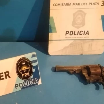 Detenido tras descartar un revólver al ver un patrullero en Mar del Plata