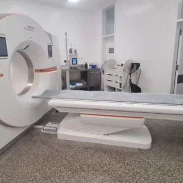 tomografofo Kicillof inaugura la nueva sala de tomografía en el Hospital Interzonal de Mar del Plata
