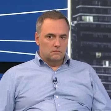 Tras la polémica por los vuelos de Adorni, el Gobierno reconoce errores y busca ordenar su comunicación