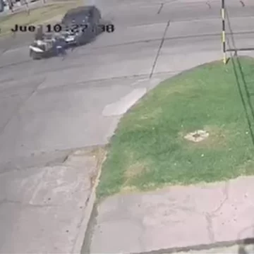 Atropelló a una motociclista, se fue del lugar y luego lograron identificarlo con cámaras