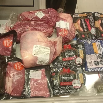 Intentó llevarse una gran cantidad de mercadería sin pagar de un supermercado y fue detenido