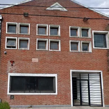 Una escuela estatal de General Pueyrredon implementará restricciones al uso de celulares en el aula