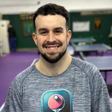 De limpiar baños en un boliche a ser referente mundial del tenis de mesa: la historia de Tomás Cabrera