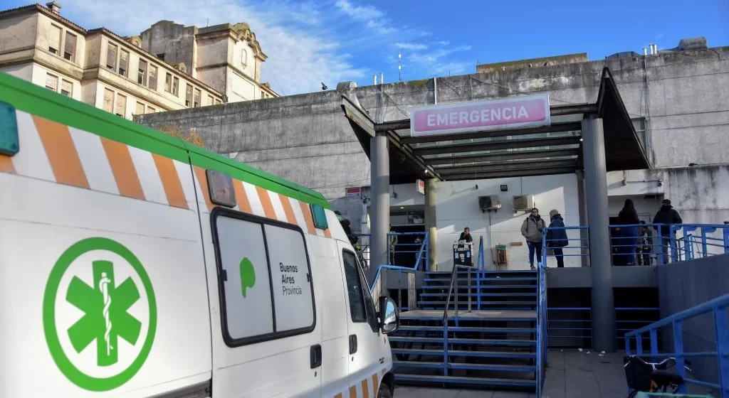 Murió un motociclista tras un violento choque con un camión en una esquina peligrosa