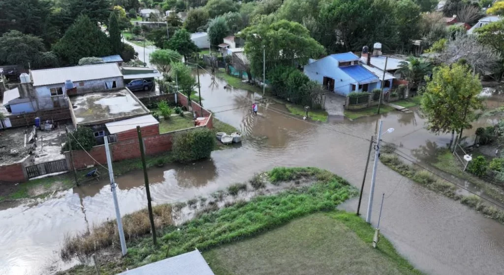 El temporal golpeó la zona norte y dejó calles completamente inundadas