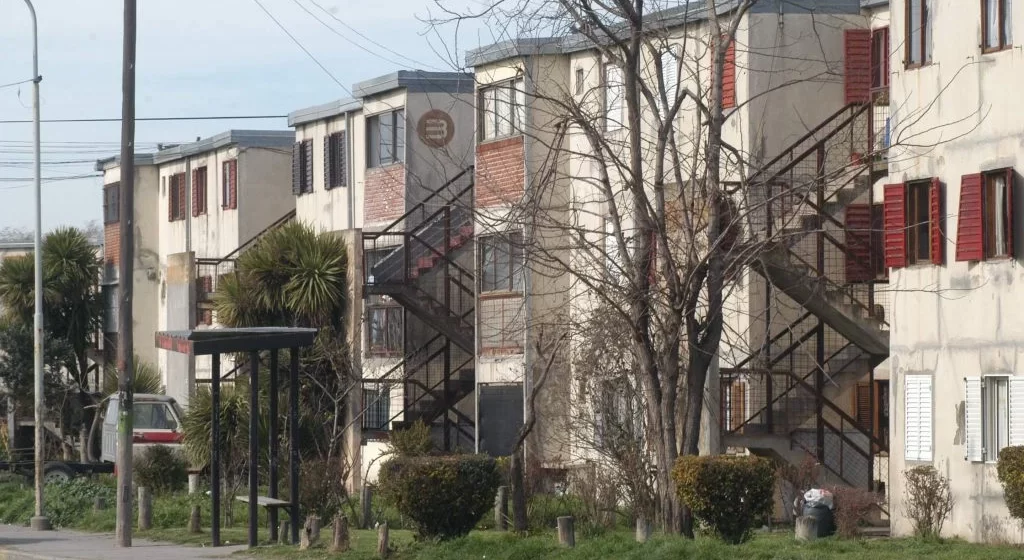 Convicto baleado en el Centenario: cumplía arresto domiciliario sin monitoreo electrónico