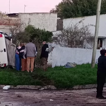 Tragedia en la madrugada: chocó, volcó y murió atrapado dentro del vehículo