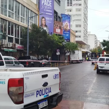 Amenaza de bomba en pleno centro: evacuaron una sucursal de telefonía y desplegaron un amplio operativo
