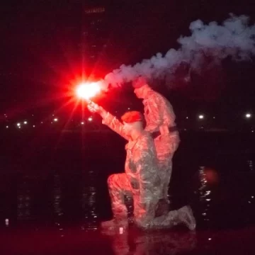 Una noche de memoria y emoción: así se vivió la vigilia por Malvinas en Mar del Plata