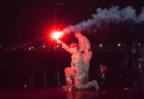 Una noche de memoria y emoción: así se vivió la vigilia por Malvinas en Mar del Plata