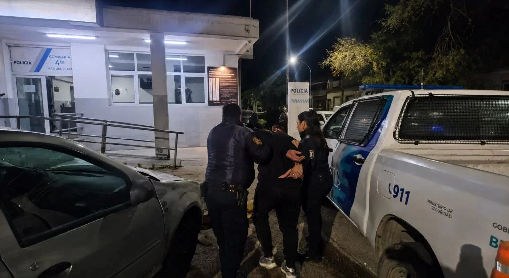 Entraron a robar en una concesionaria, huyeron y uno fue capturado