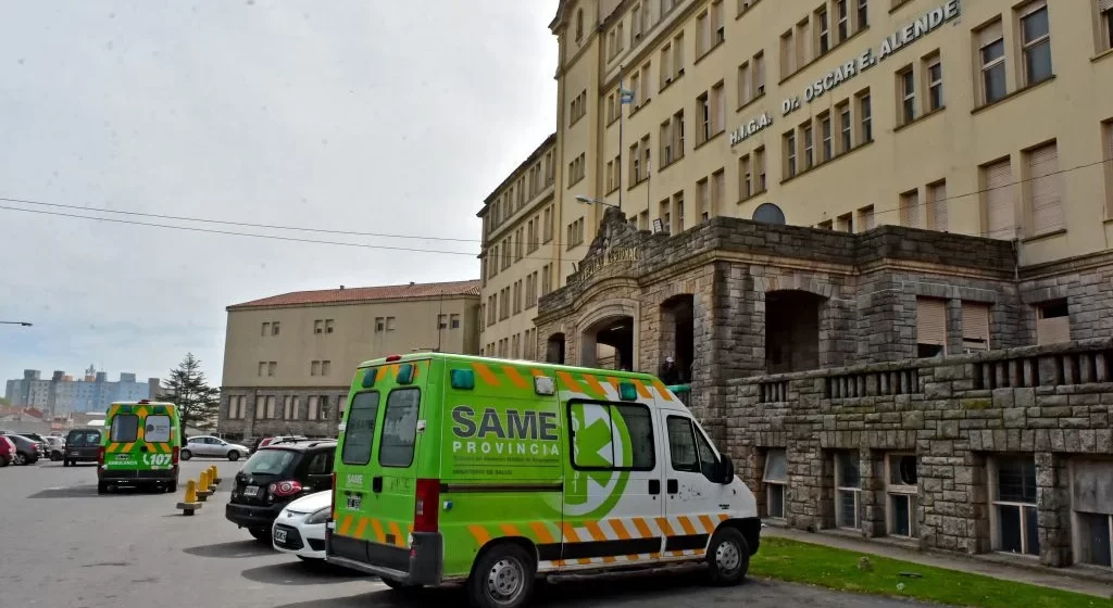 Murió el hombre que habían encontrado en grave estado en un banco