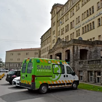 Murió el hombre que habían encontrado en grave estado en un banco