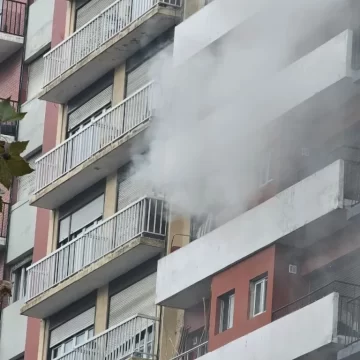 Incendio y tragedia en el centro: hallaron a una mujer sin vida en un departamento