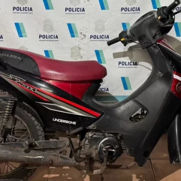 Atacaron a piedrazos a policías que perseguían a tres motochorros