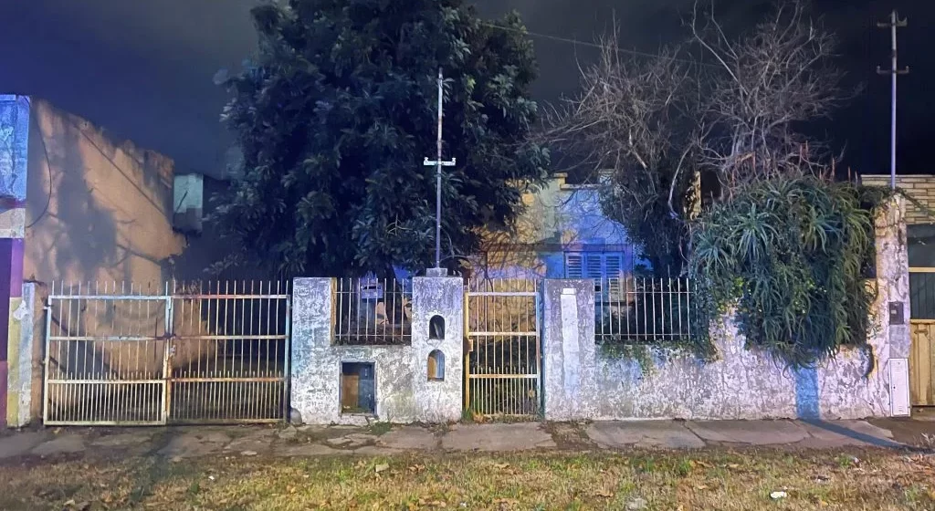 Intento de usurpación en Plaza Peralta Ramos: los atraparon mientras cambiaban la cerradura