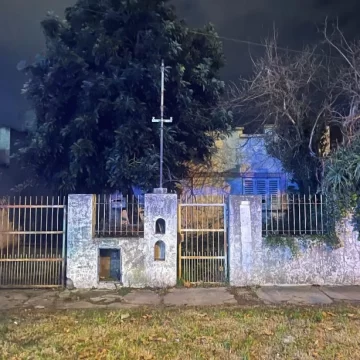Intento de usurpación en Plaza Peralta Ramos: los atraparon mientras cambiaban la cerradura