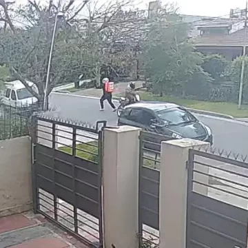 Se disfrazó de delivery, quiso robar un auto y le disparó a una mujer cuando entraba a su casa