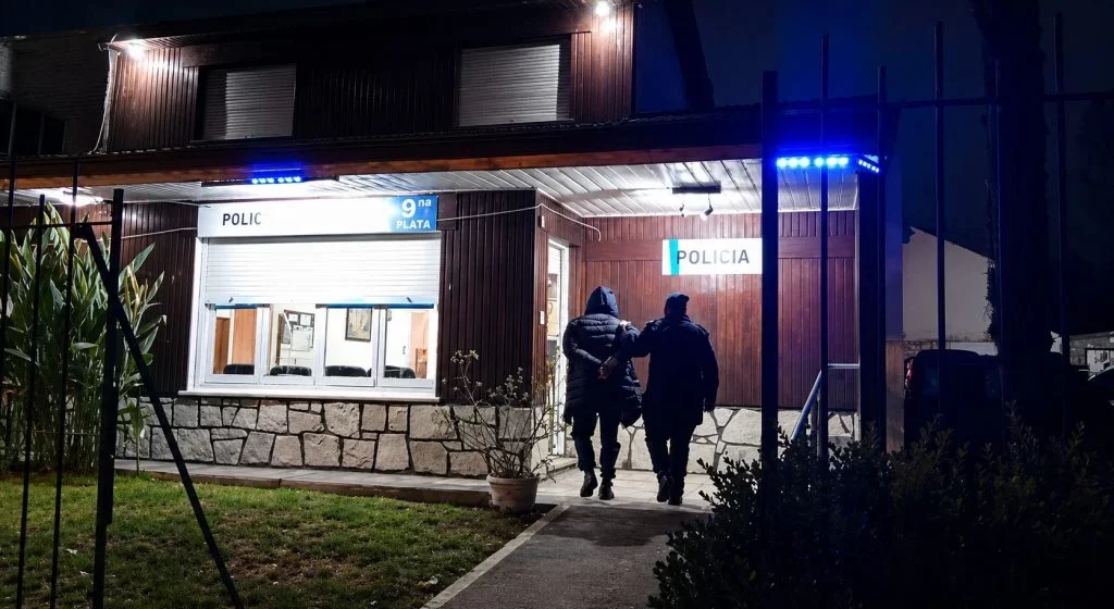san carlos Intentó robarle a un matrimonio mientras dormía y cayó dentro de la casa tras trepar un paredón